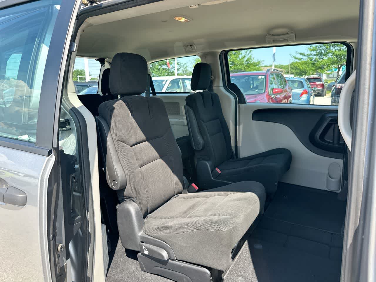 Thumbnail: 2016 Dodge Grand Caravan - 25