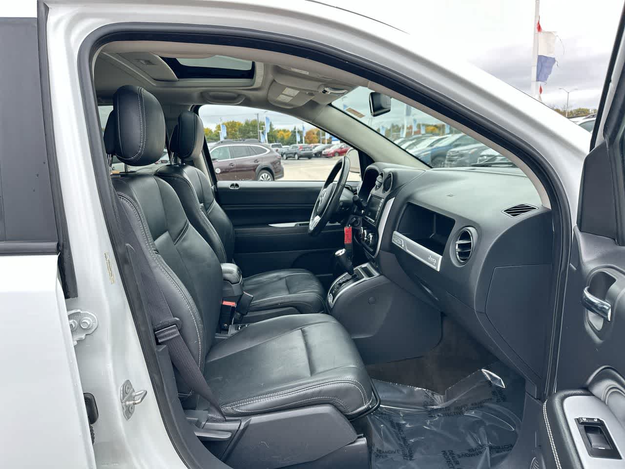 Thumbnail: 2017 Jeep Compass - 27