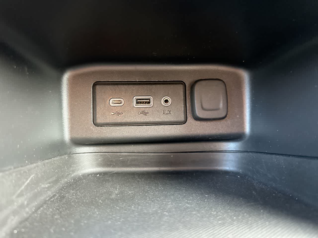 Thumbnail: 2020 Chevrolet Equinox - 32