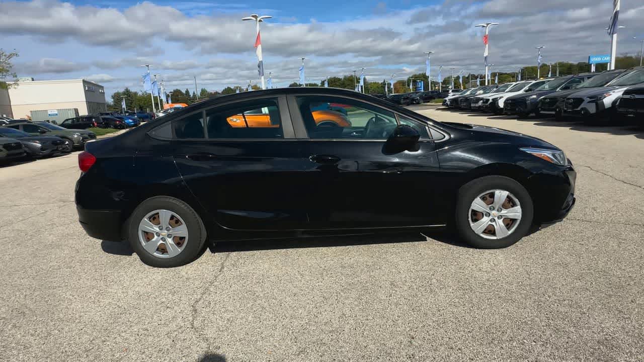 Thumbnail: 2016 Chevrolet Cruze - 9