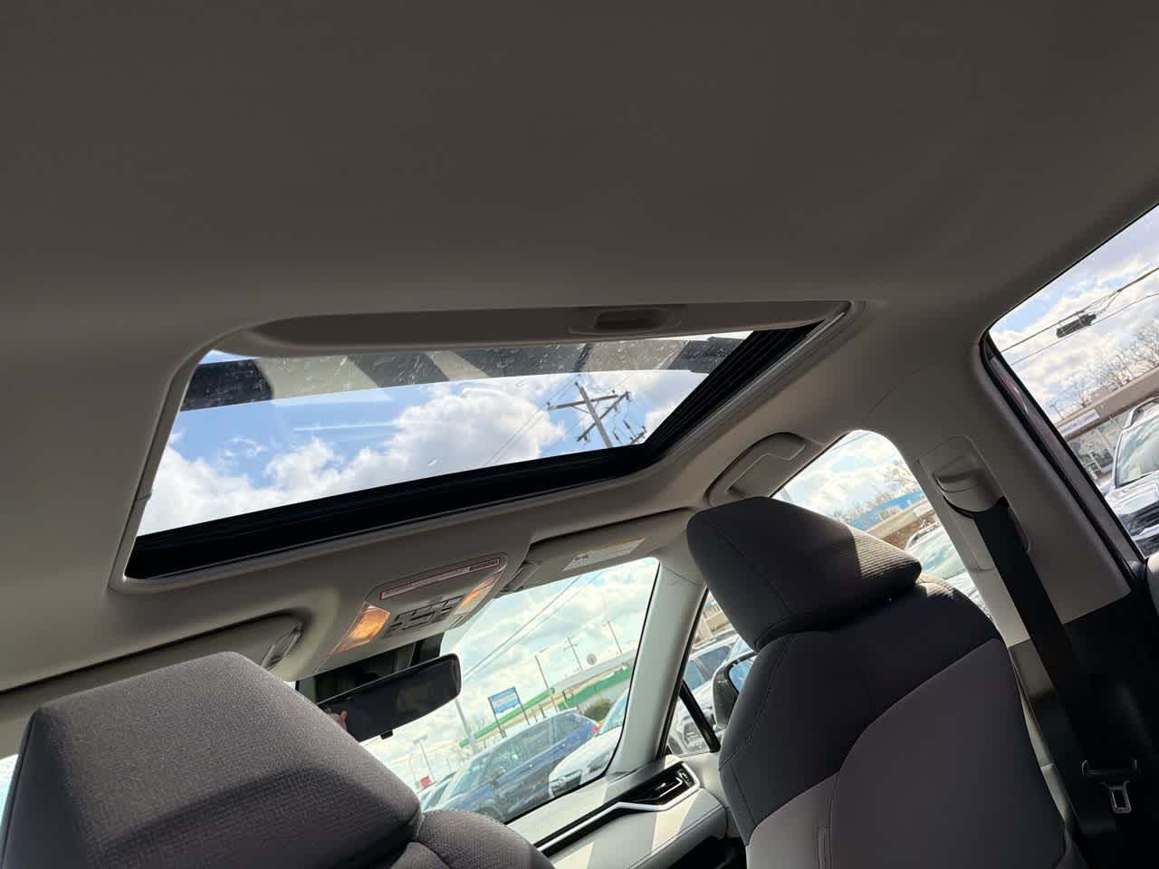 Thumbnail: 2020 Toyota RAV4 - 24