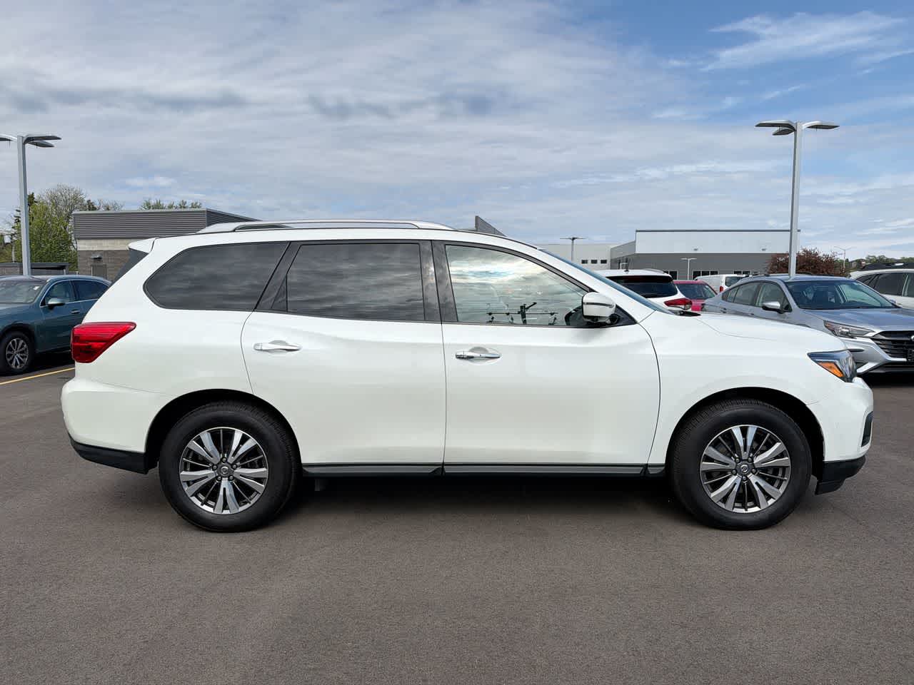 Thumbnail: 2019 Nissan Pathfinder - 14