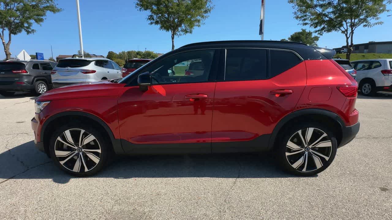 Thumbnail: 2022 Volvo XC40 - 5