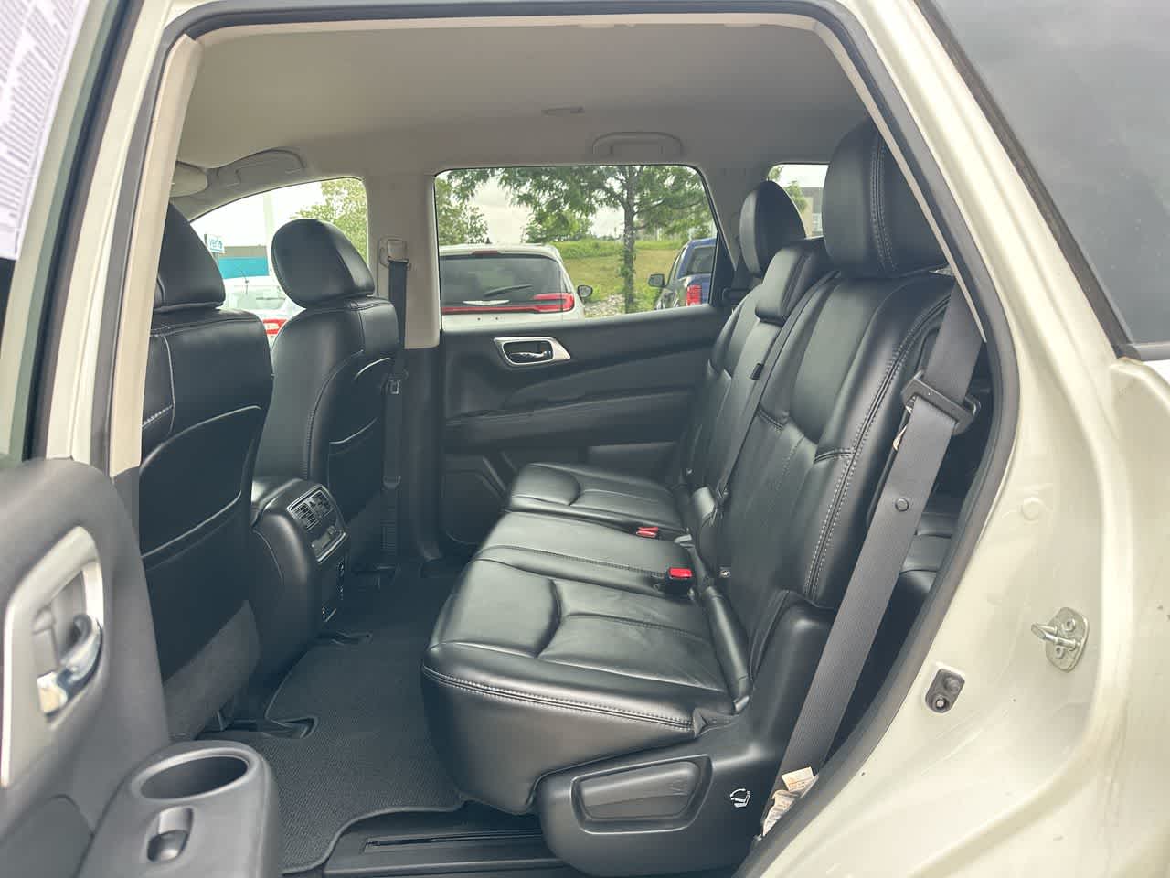 2017 Nissan Pathfinder SL 24
