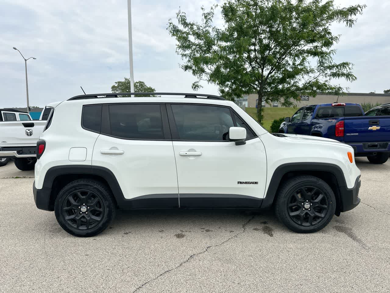 Thumbnail: 2016 Jeep Renegade - 14