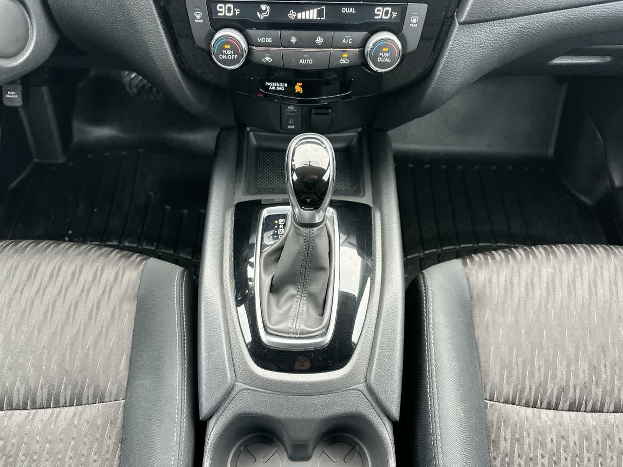 Thumbnail: 2017 Nissan Rogue - 33