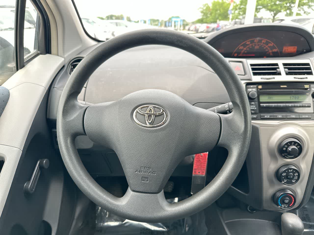 Thumbnail: 2010 Toyota Yaris - 27