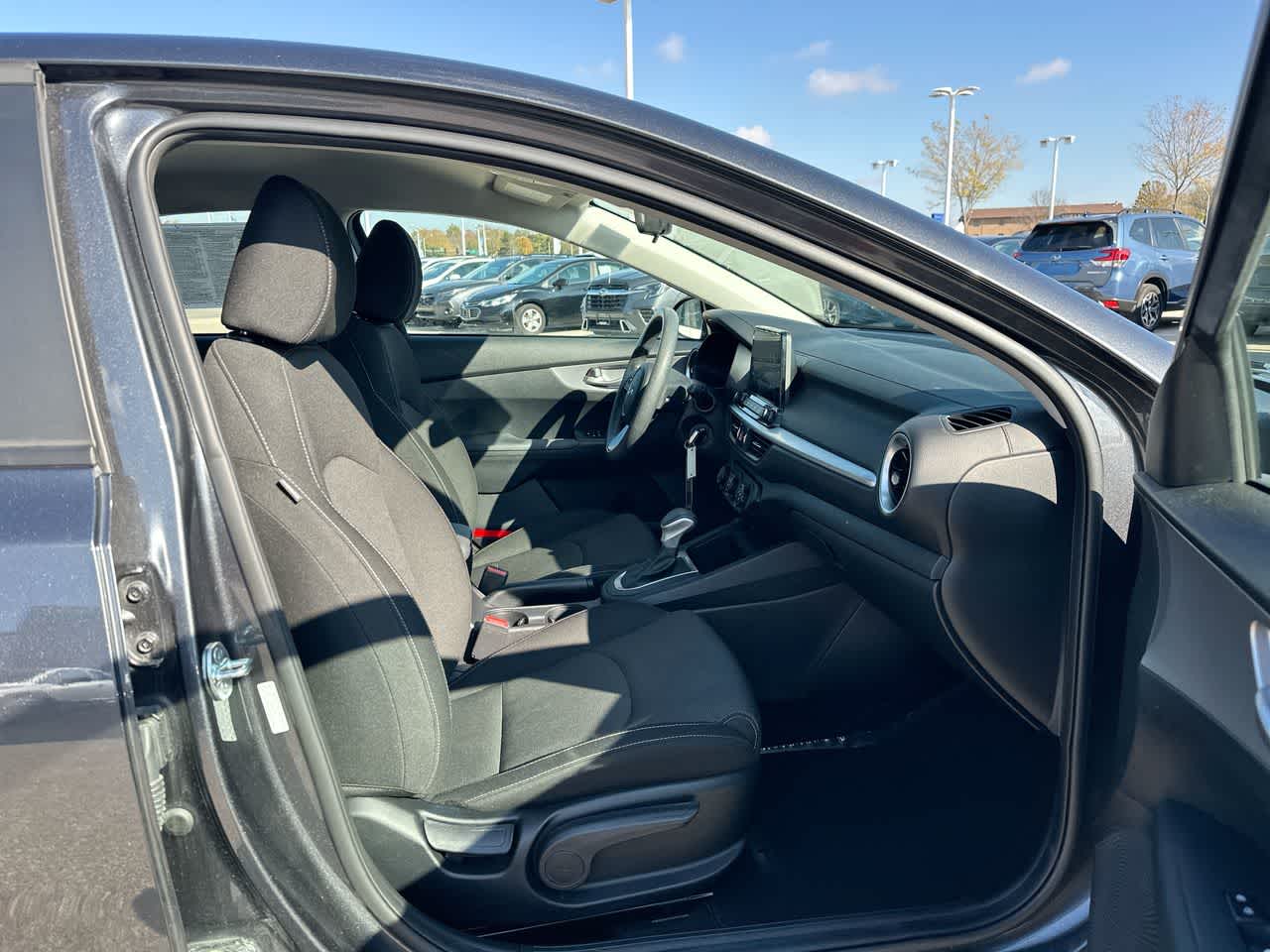 Thumbnail: 2022 Kia Forte - 26