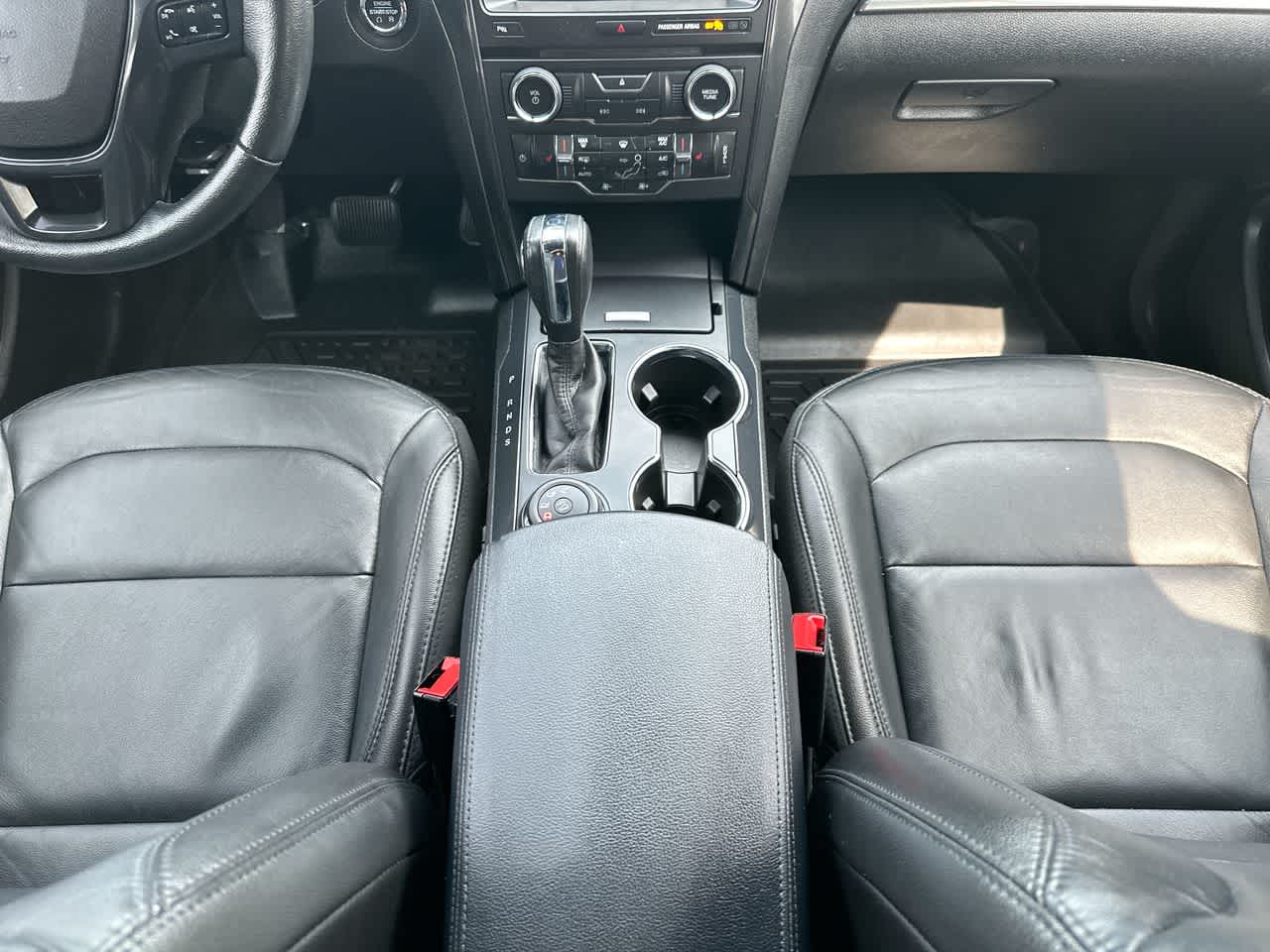Thumbnail: 2018 Ford Explorer - 32