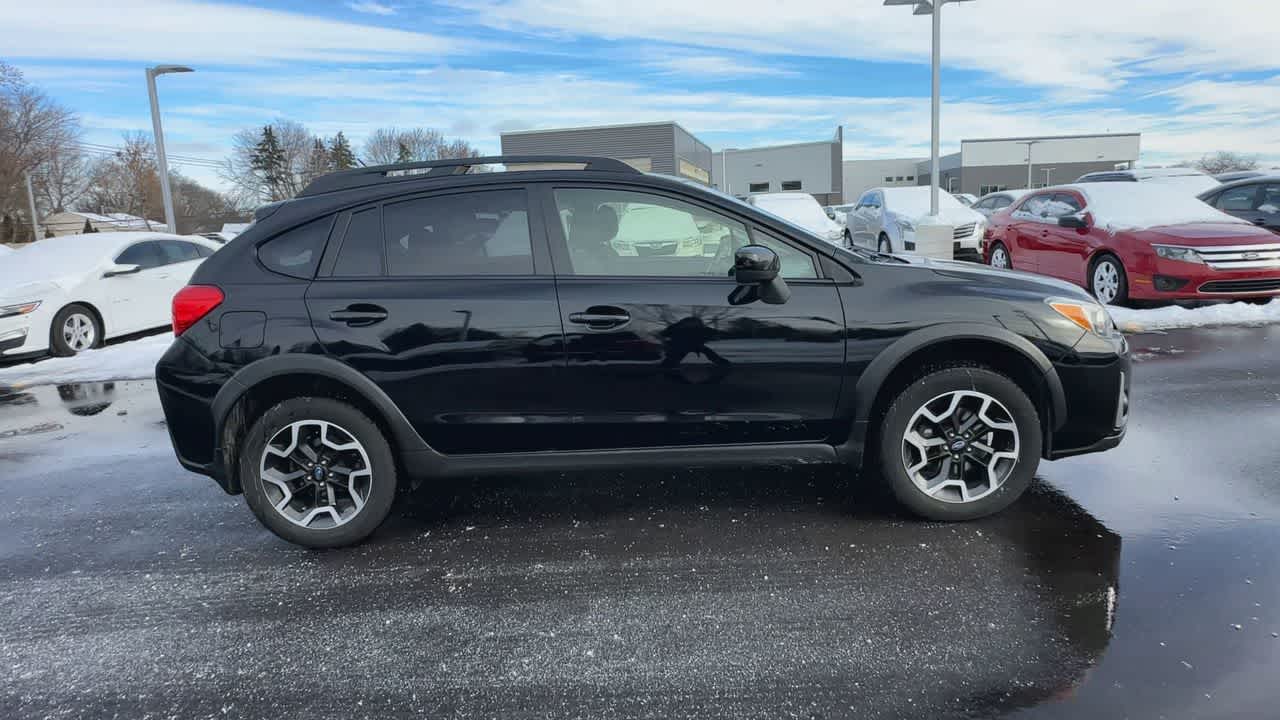 Thumbnail: 2017 Subaru Crosstrek - 9