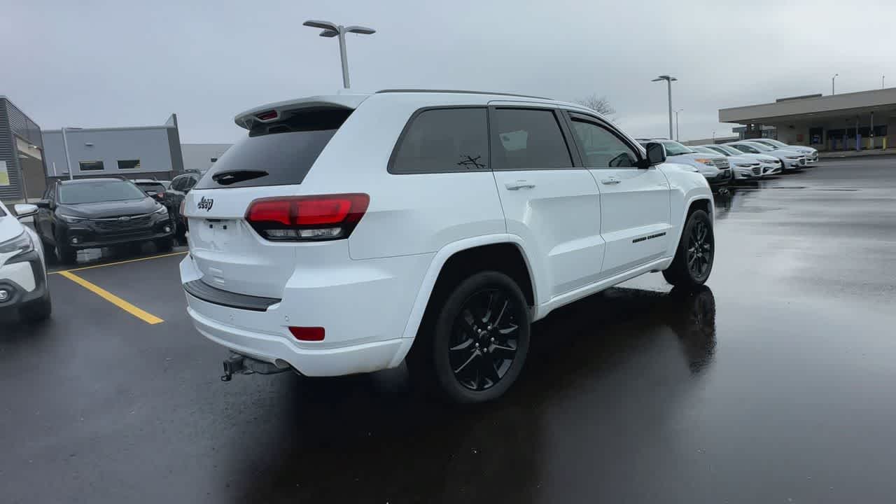 Thumbnail: 2020 Jeep Grand Cherokee - 8