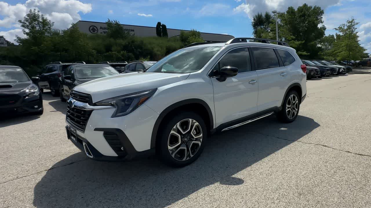2025 Subaru Ascent Touring photo 4