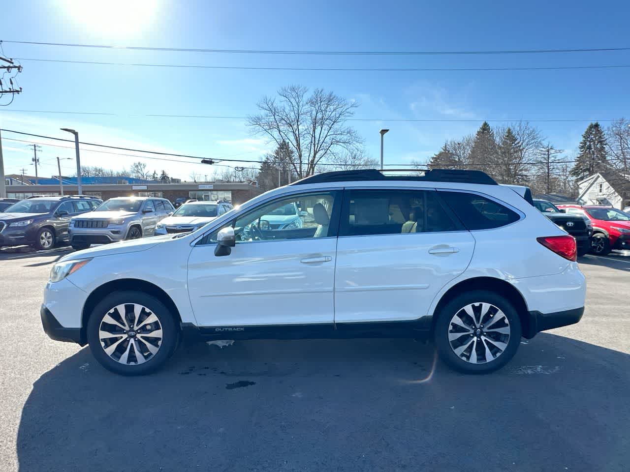 Thumbnail: 2016 Subaru Outback - 10