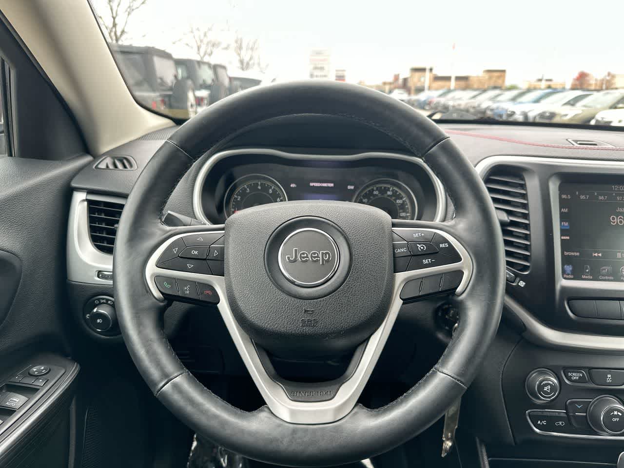 Thumbnail: 2014 Jeep Cherokee - 27