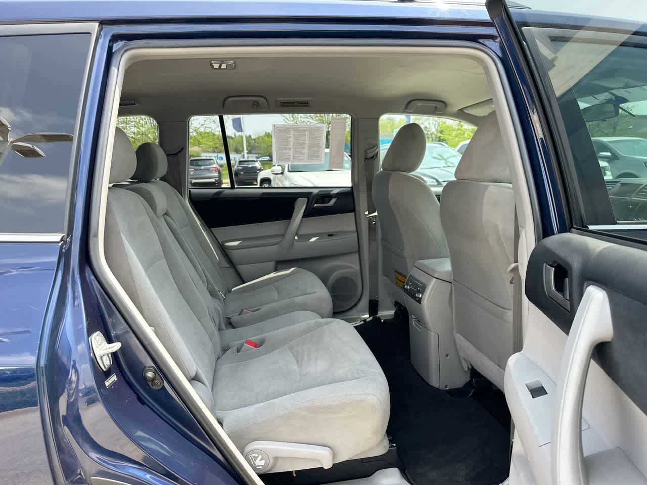 Thumbnail: 2013 Toyota Highlander - 24