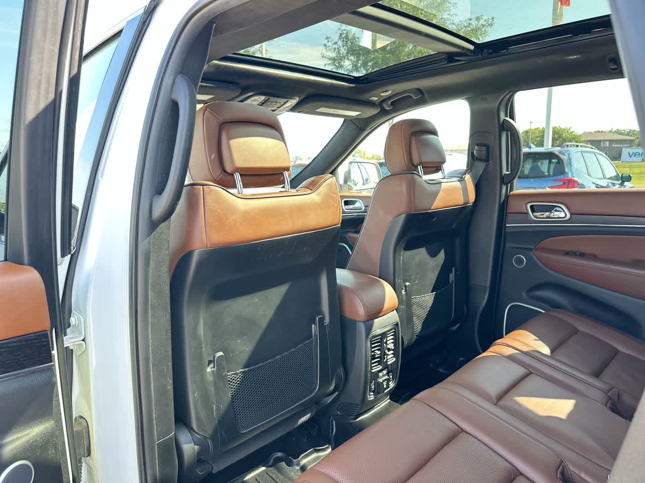 Thumbnail: 2020 Jeep Grand Cherokee - 23