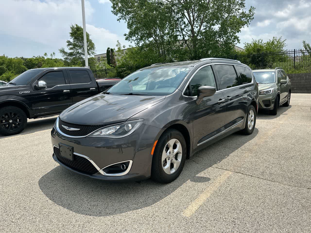 2017 Chrysler Pacifica  3