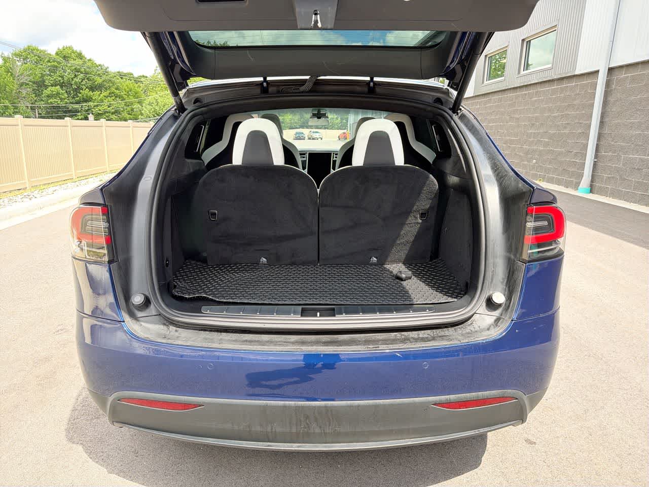 Thumbnail: 2017 Tesla Model X - 33