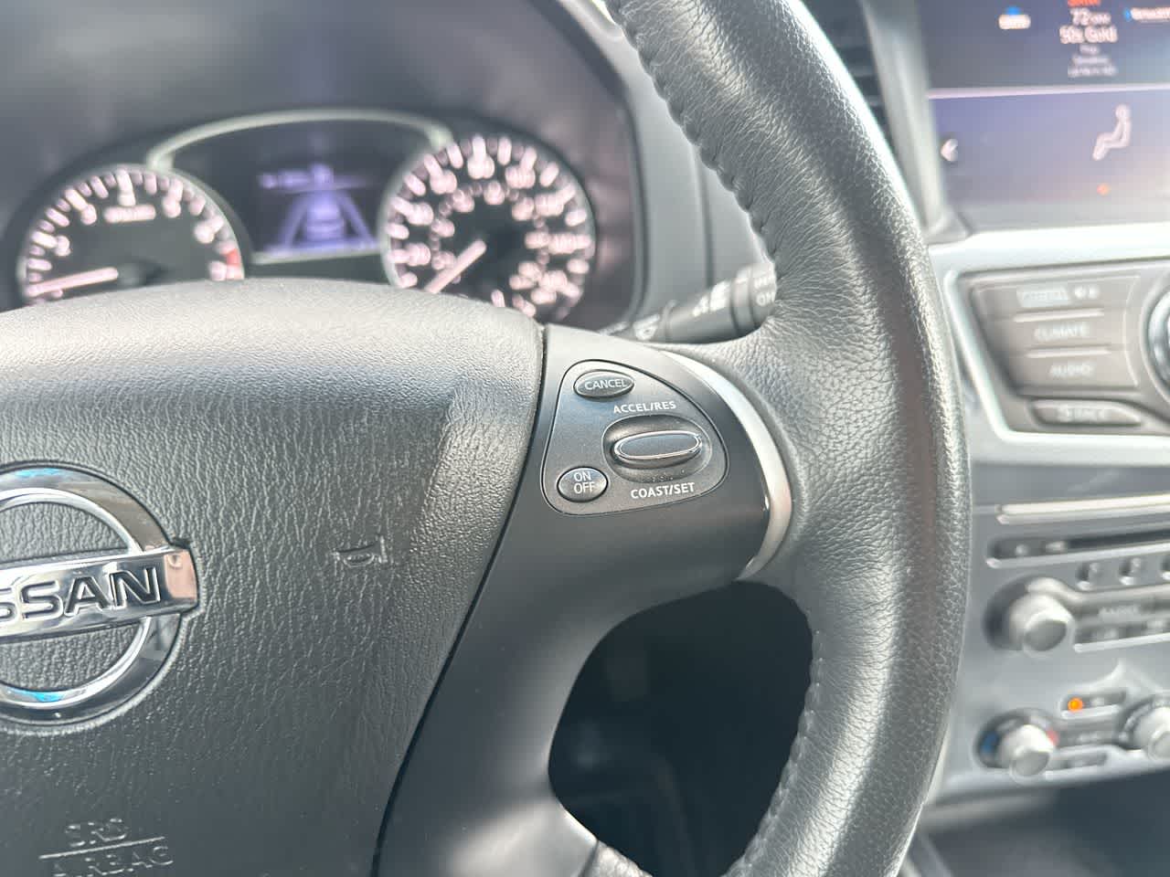 2017 Nissan Pathfinder SL 30