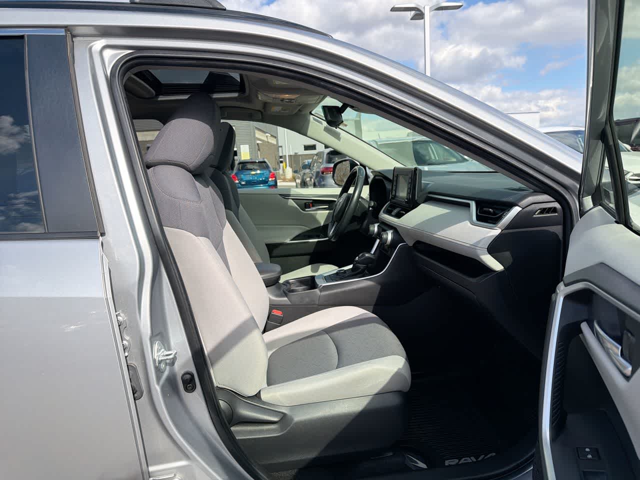 Thumbnail: 2020 Toyota RAV4 - 27