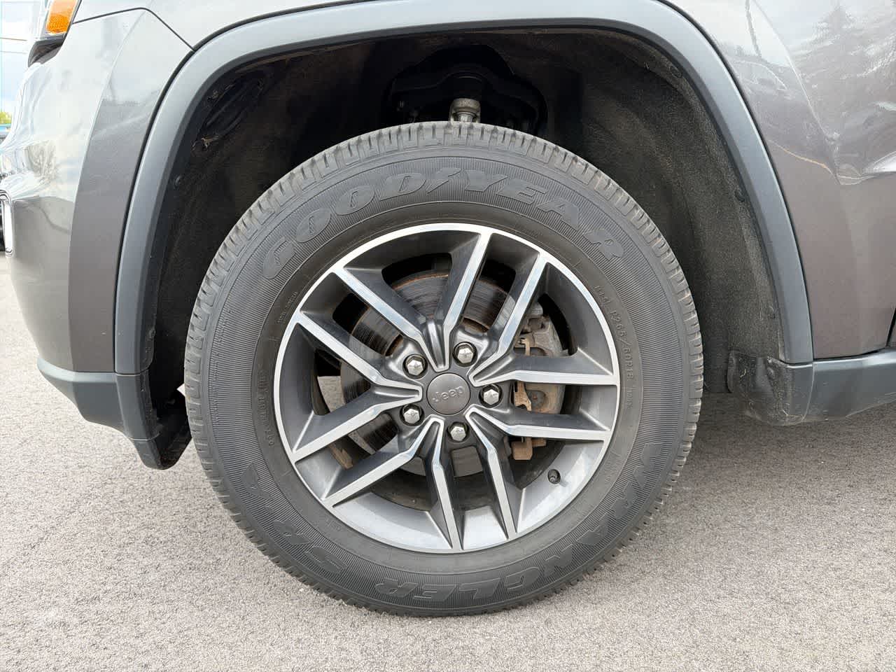Thumbnail: 2019 Jeep Grand Cherokee - 20