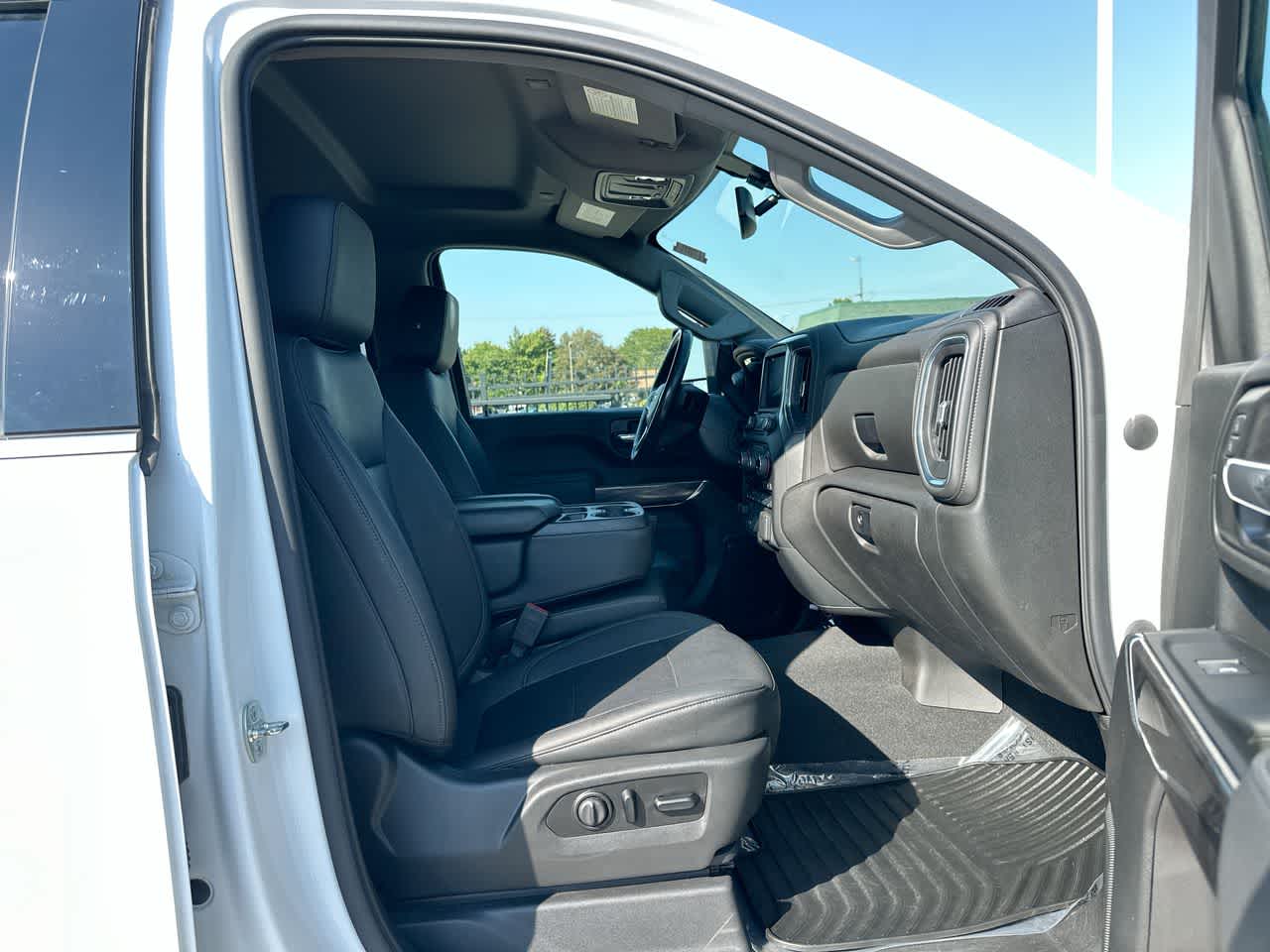 Thumbnail: 2022 Chevrolet Silverado 3500 - 26