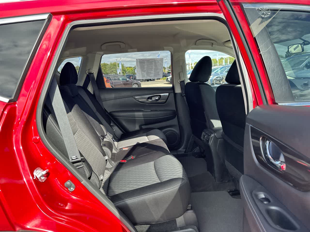 Thumbnail: 2017 Nissan Rogue - 25