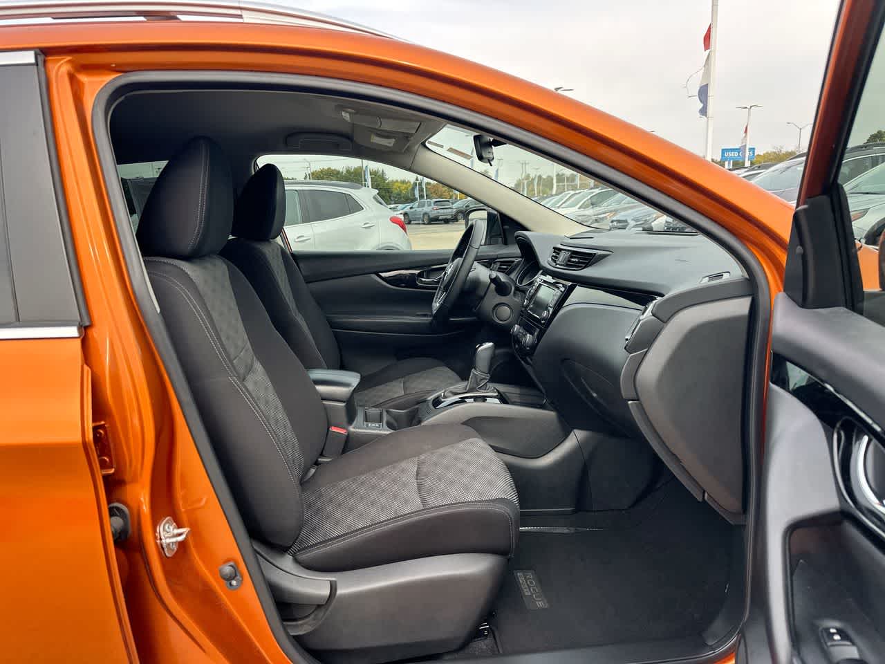 Thumbnail: 2020 Nissan Rogue Sport - 26