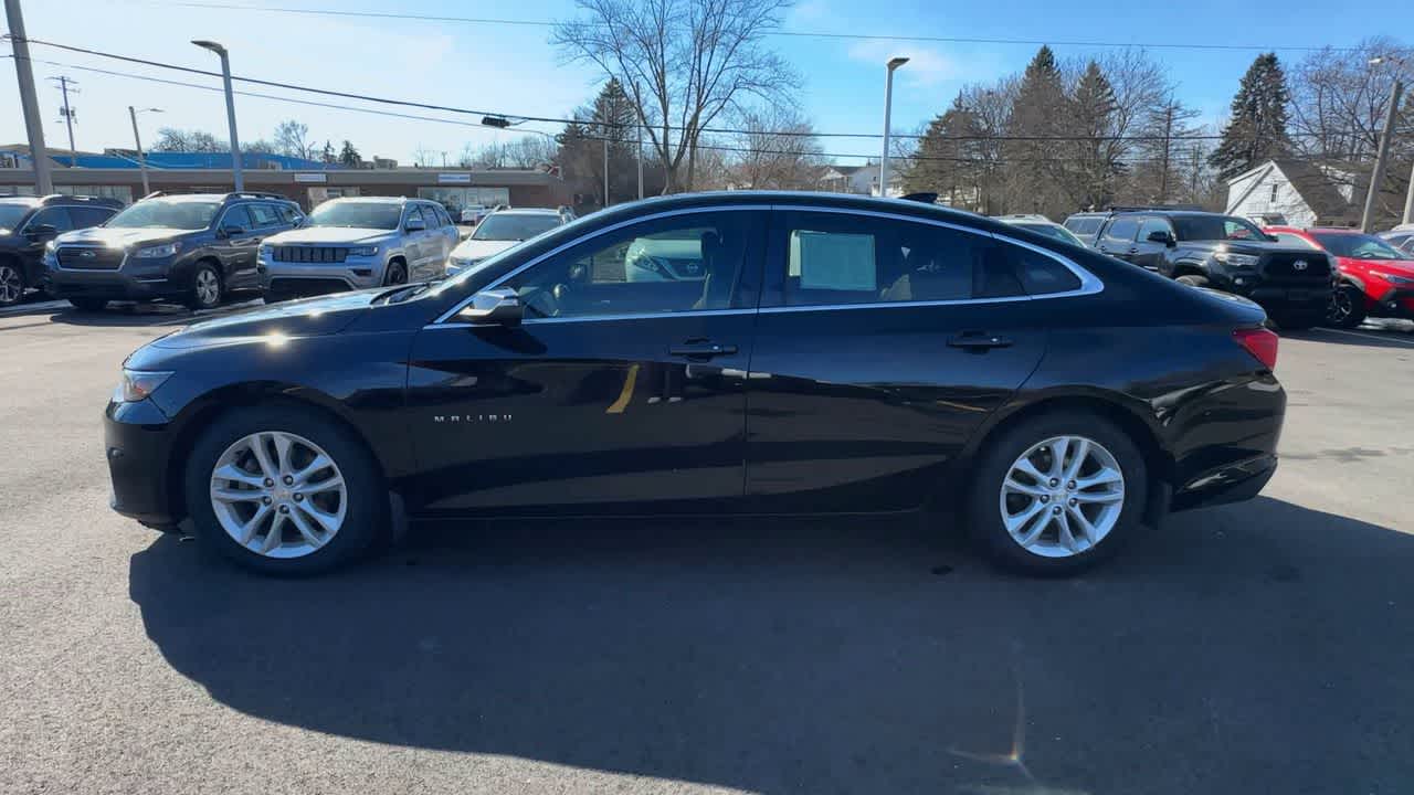Thumbnail: 2017 Chevrolet Malibu - 5