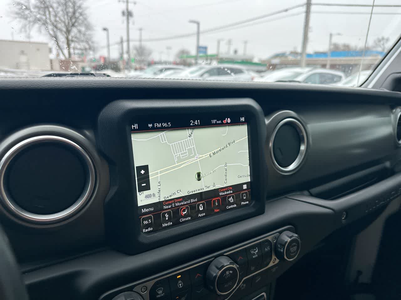 Thumbnail: 2018 Jeep Wrangler - 23