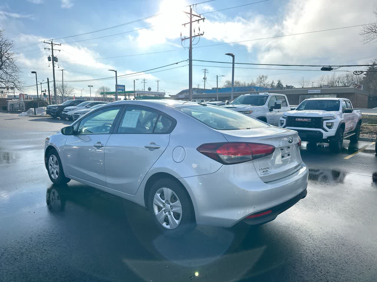 Thumbnail: 2017 Kia Forte - 11