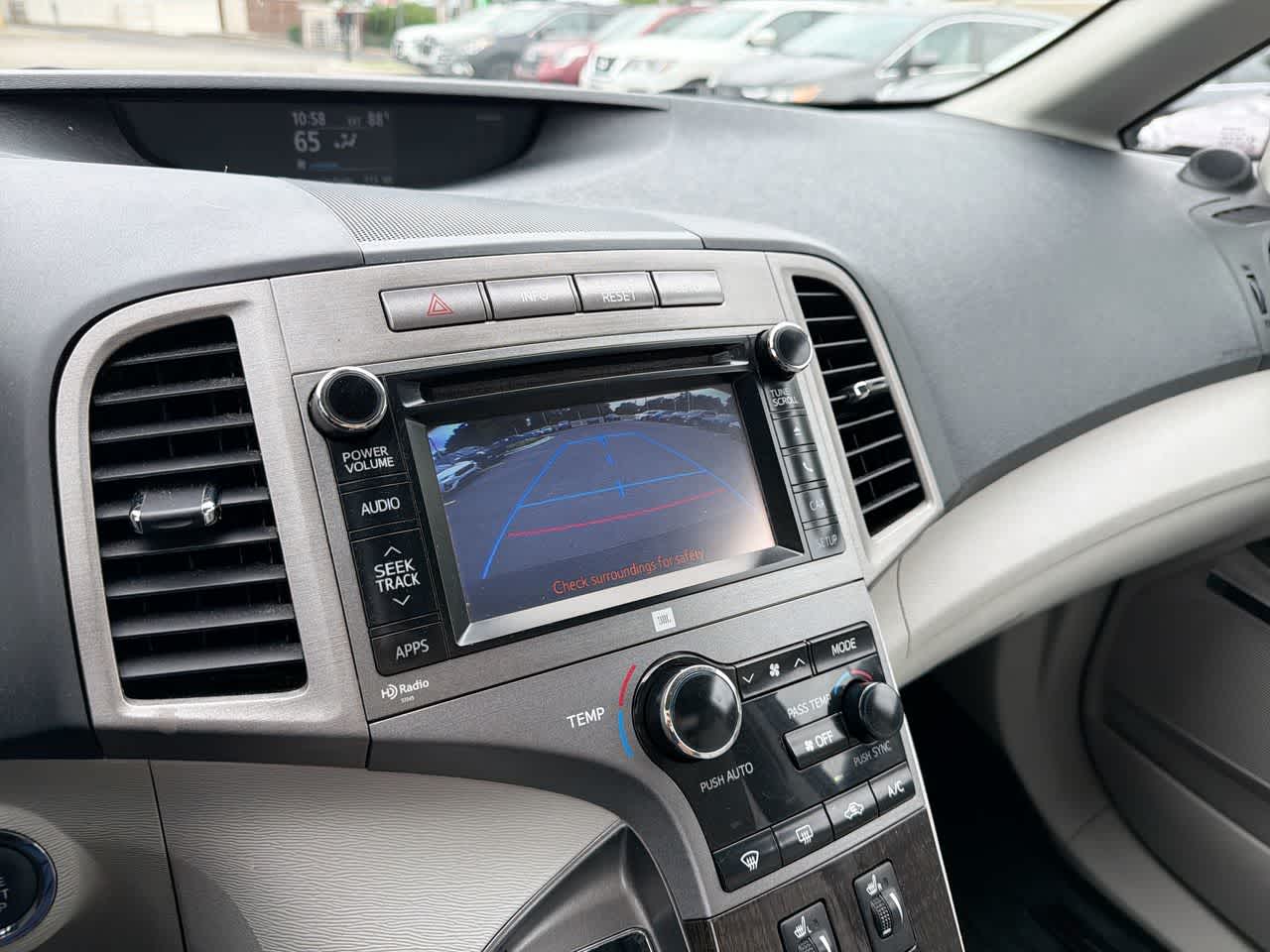Thumbnail: 2014 Toyota Venza - 32
