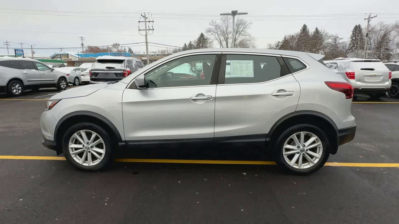 Thumbnail: 2017 Nissan Rogue Sport - 5