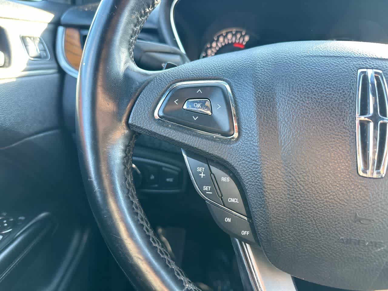 Thumbnail: 2017 Lincoln MKC - 28