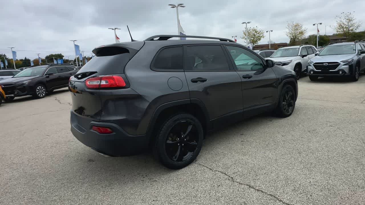 Thumbnail: 2016 Jeep Cherokee - 8