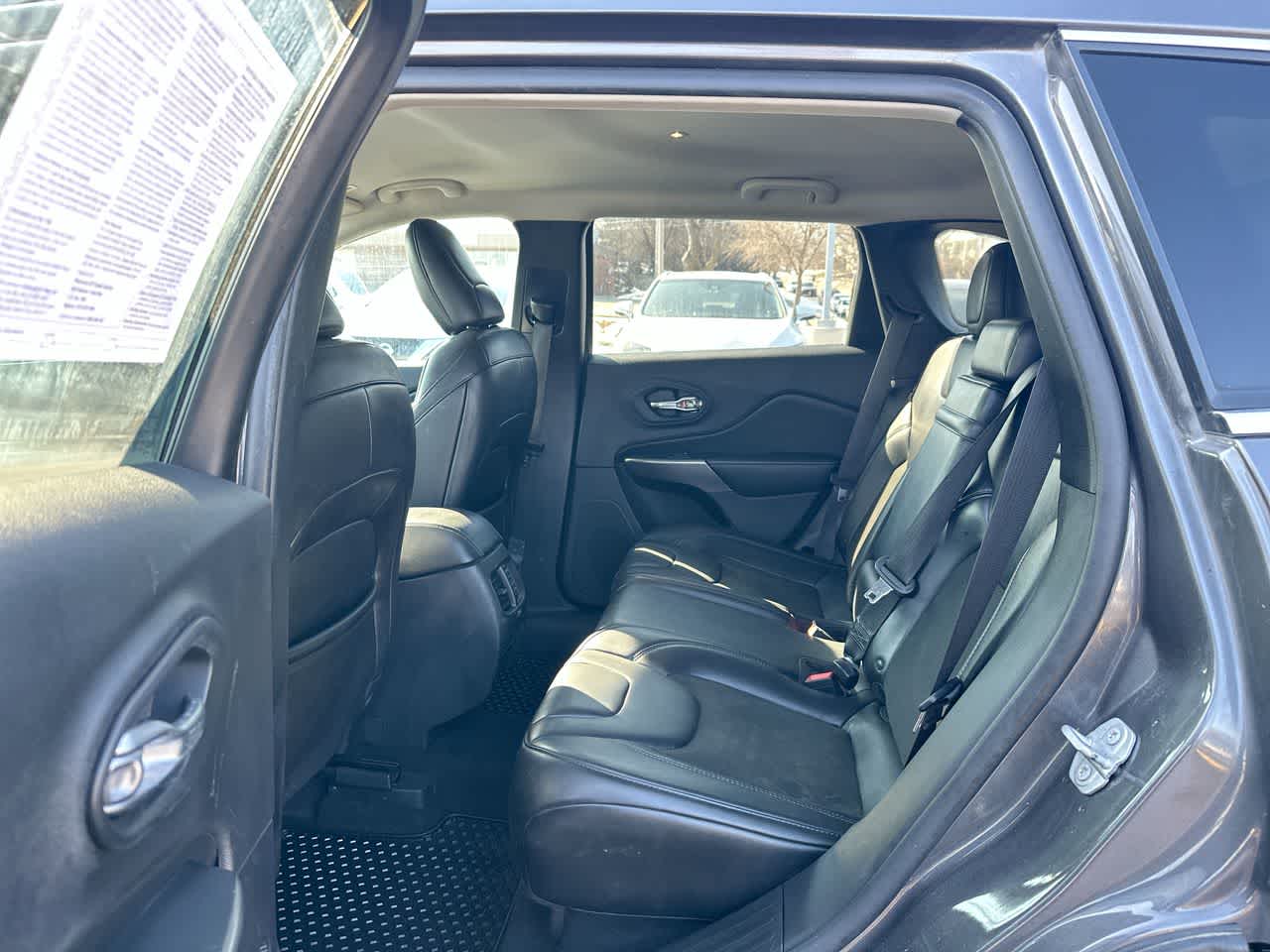 Thumbnail: 2019 Jeep Cherokee - 23