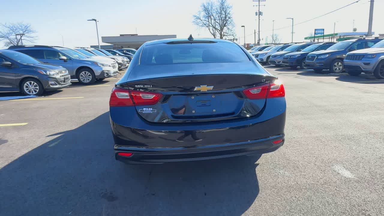 Thumbnail: 2017 Chevrolet Malibu - 7
