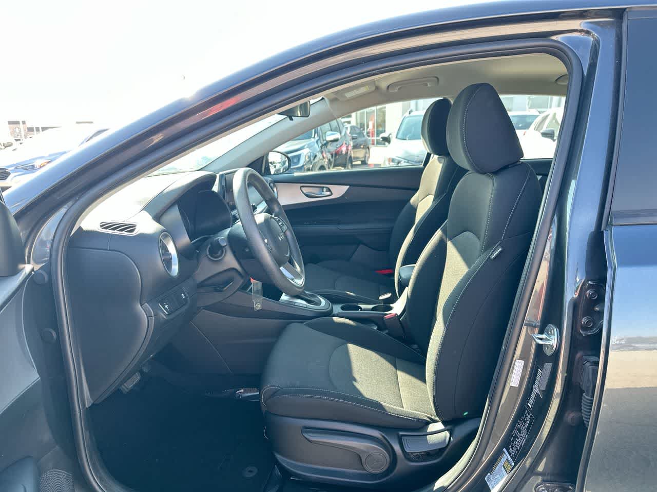 Thumbnail: 2022 Kia Forte - 21