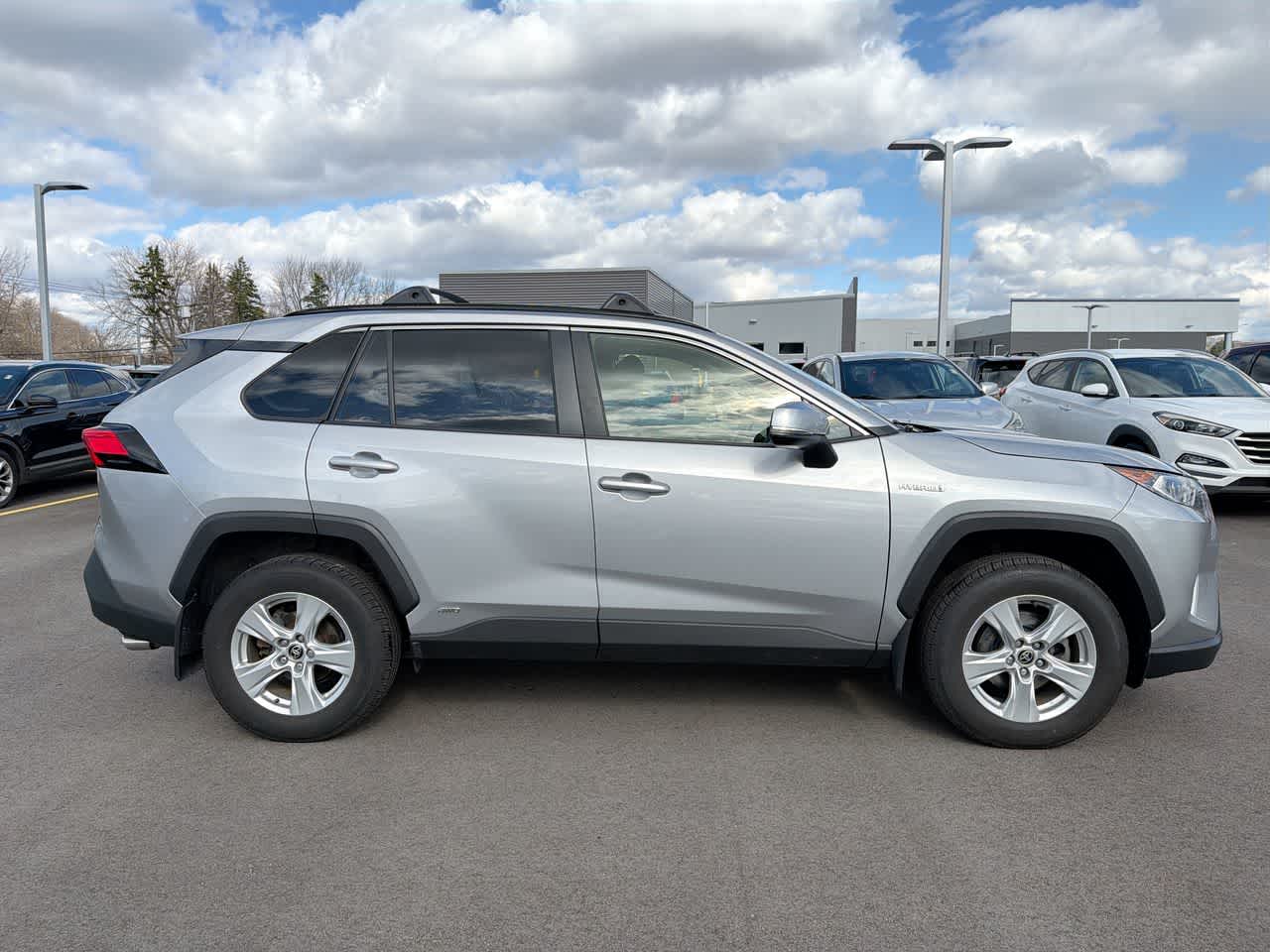 Thumbnail: 2020 Toyota RAV4 - 14