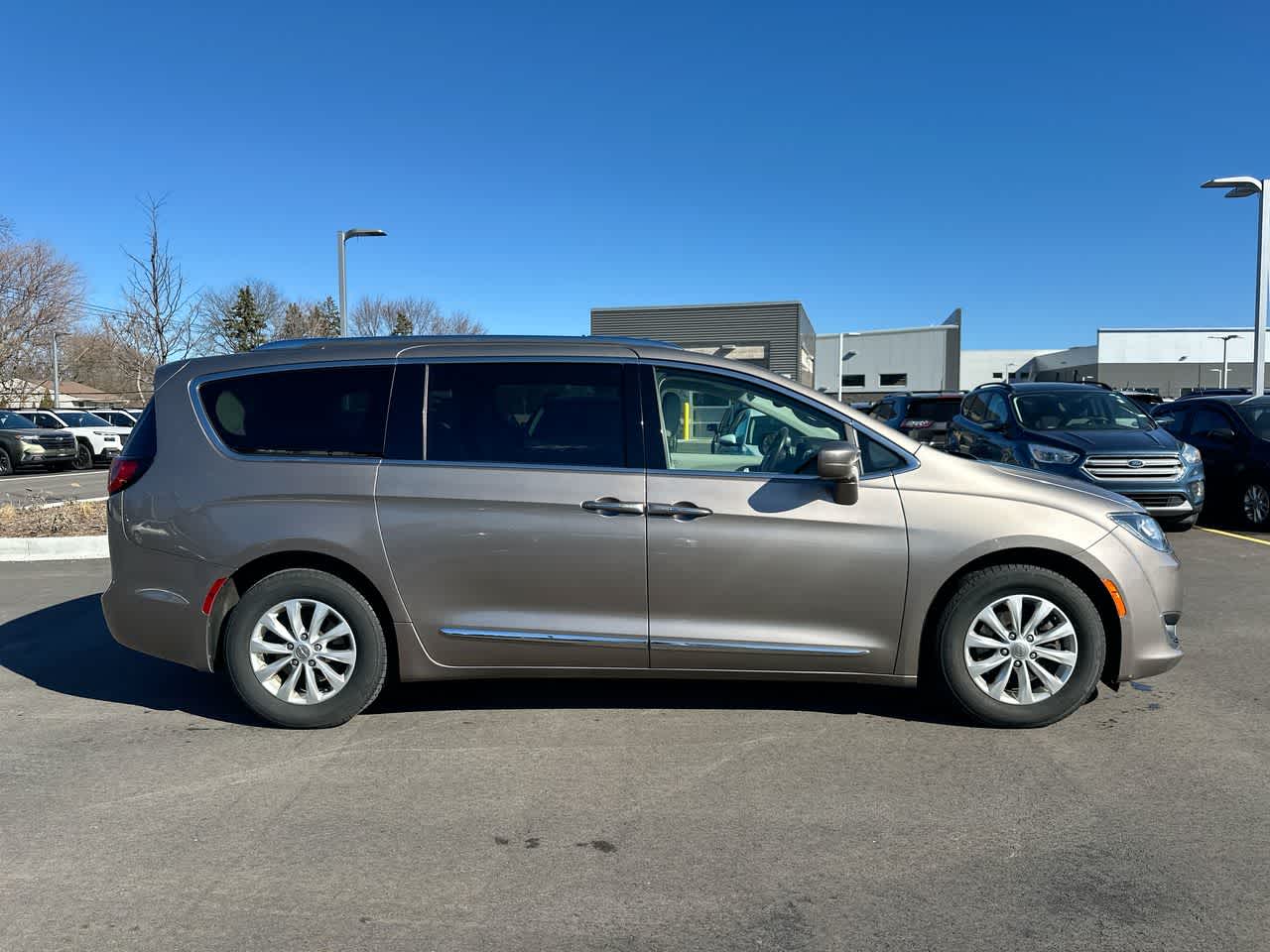 Thumbnail: 2018 Chrysler Pacifica - 14
