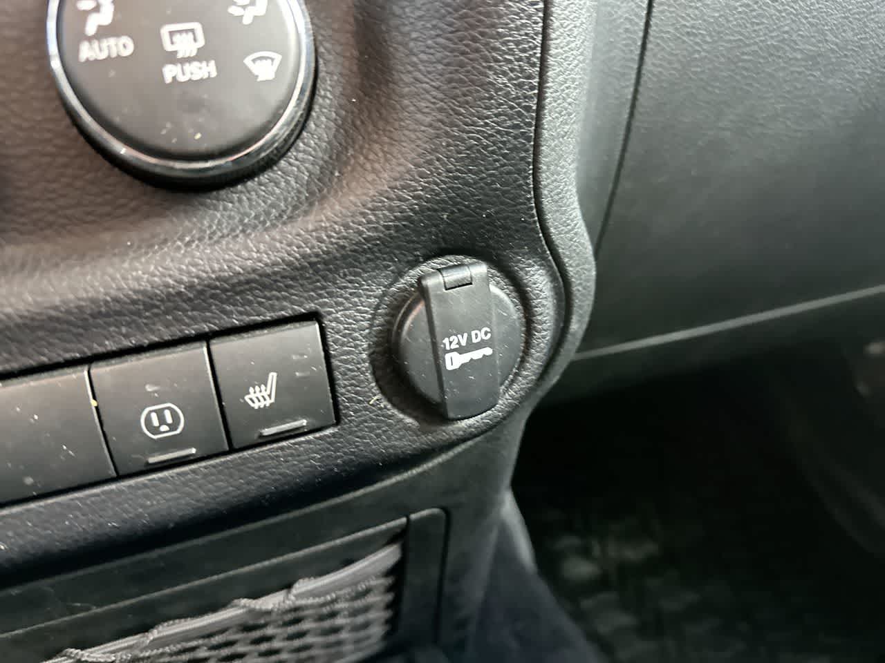 Thumbnail: 2017 Jeep Wrangler - 31