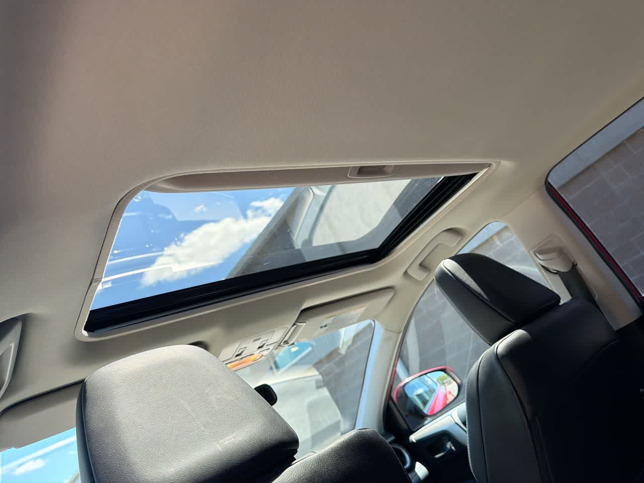 Thumbnail: 2015 Toyota RAV4 - 24