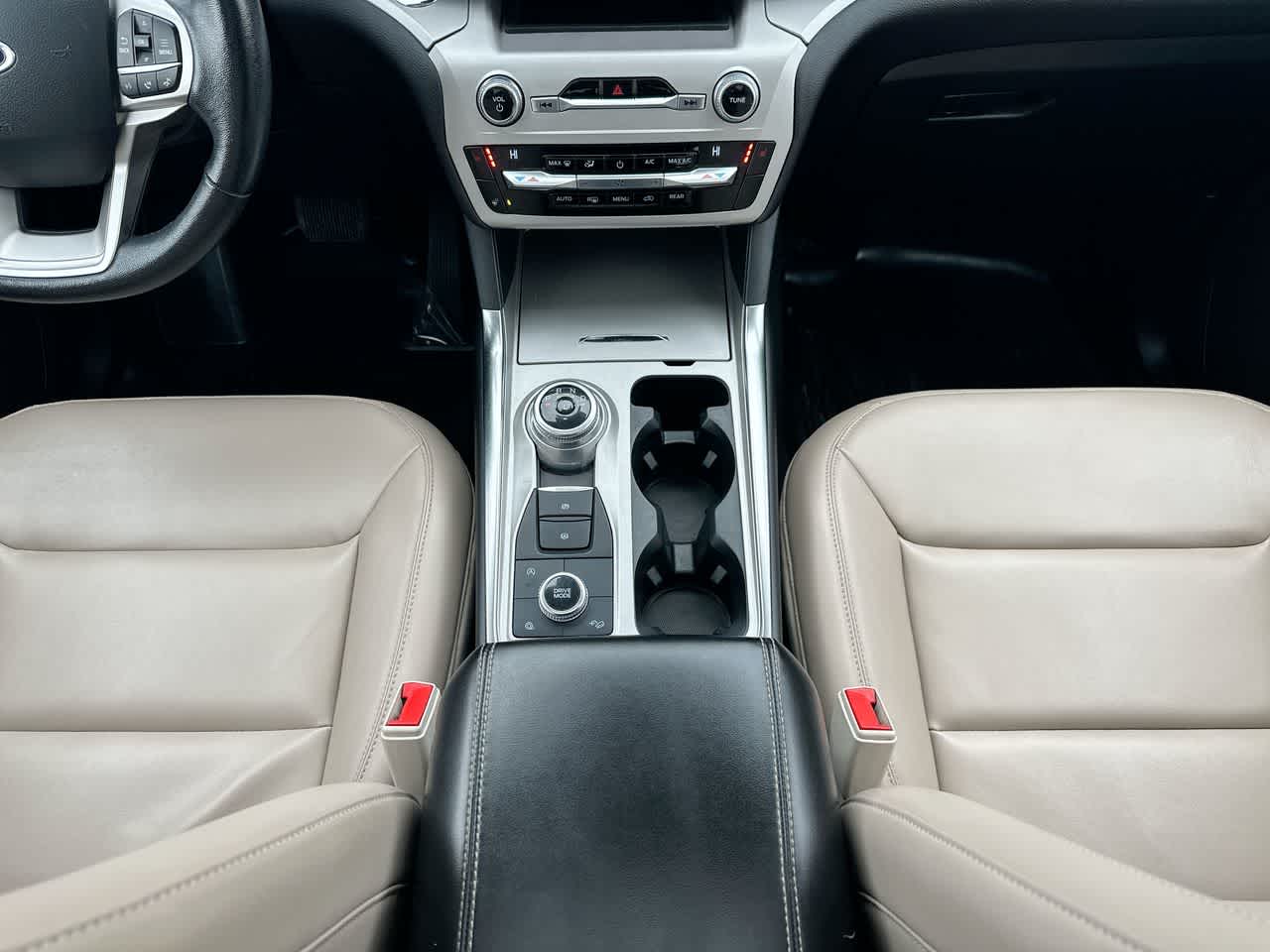 Thumbnail: 2021 Ford Explorer - 32