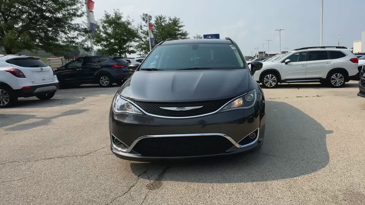 Thumbnail: 2017 Chrysler Pacifica - 3