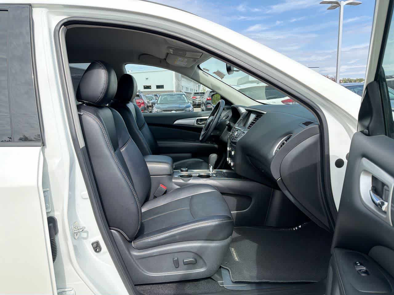 Thumbnail: 2019 Nissan Pathfinder - 27