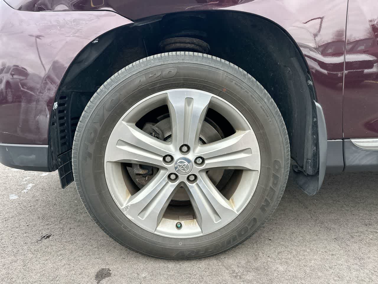 Thumbnail: 2013 Toyota Highlander - 19