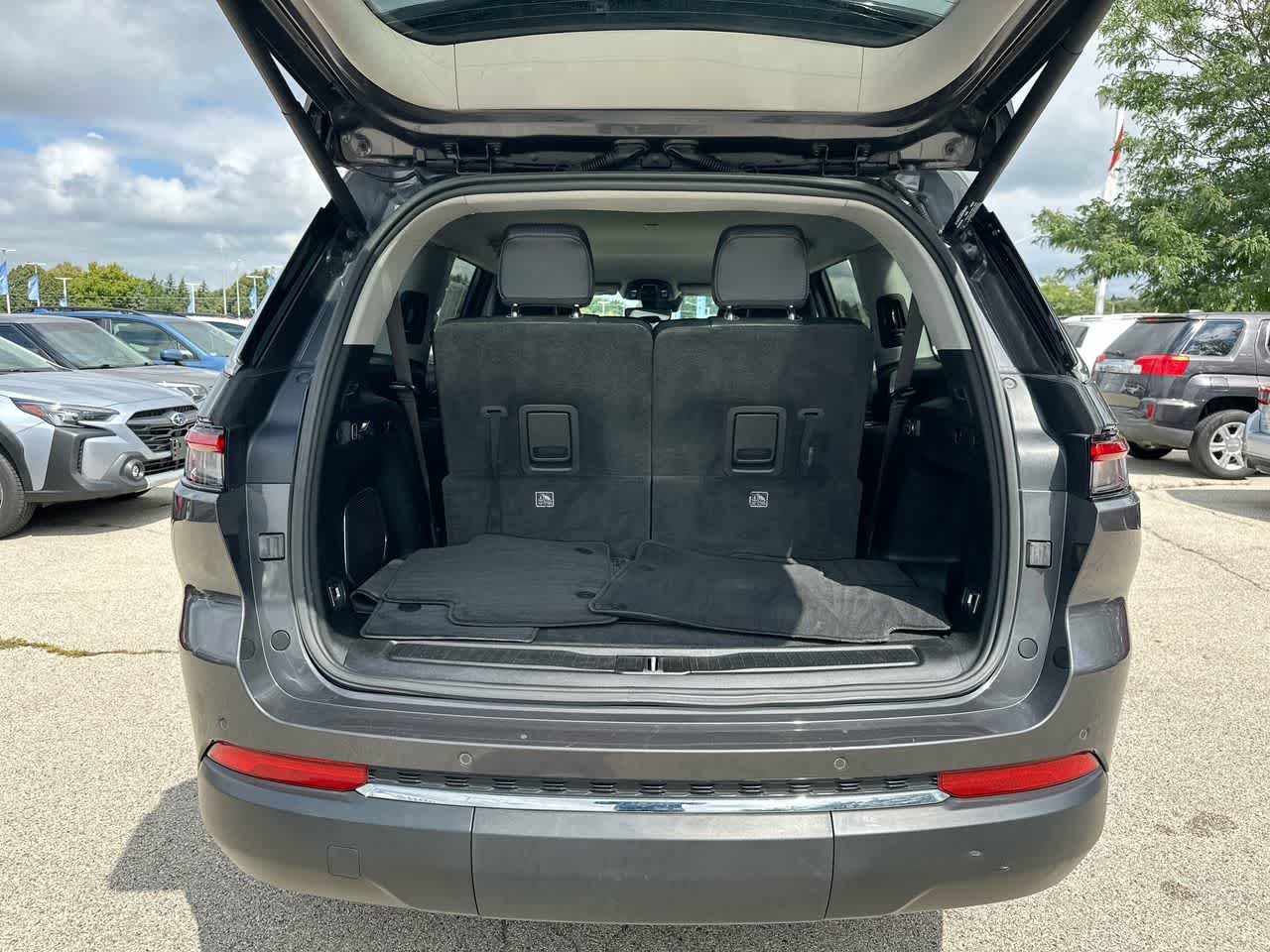 Thumbnail: 2021 Jeep Grand Cherokee L - 38