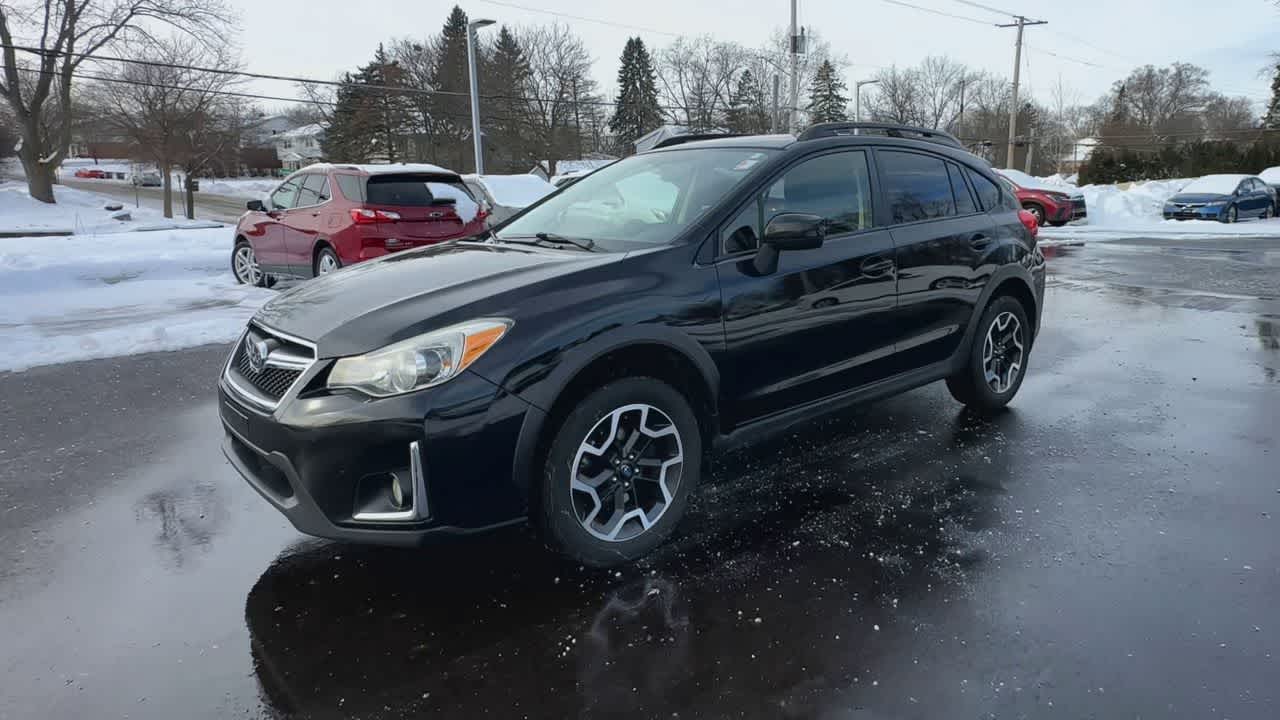 Thumbnail: 2017 Subaru Crosstrek - 4