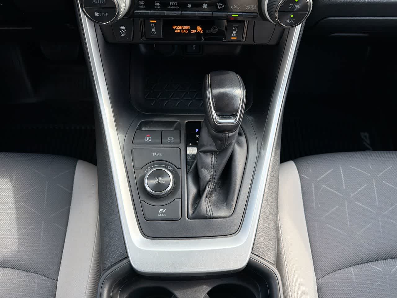 Thumbnail: 2020 Toyota RAV4 - 35