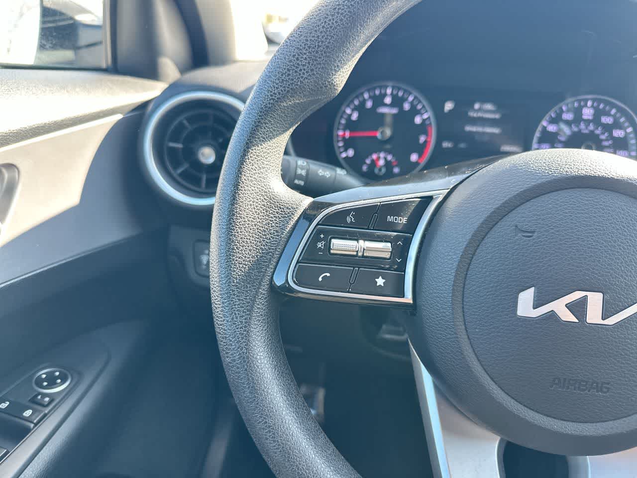 Thumbnail: 2022 Kia Forte - 28